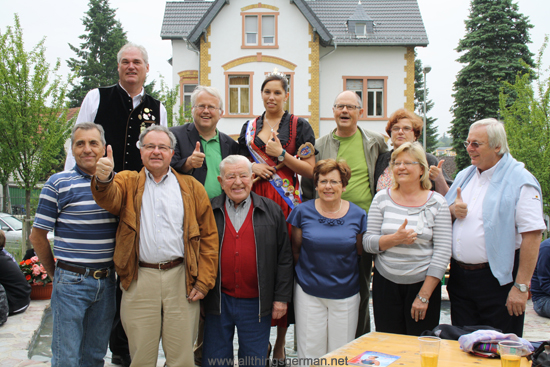Visitors from the Twin Town of Épinay-sur-Seine at the Marienbrunnen
