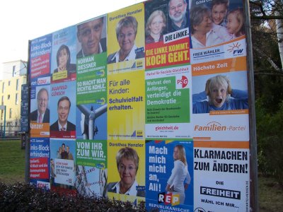 wahlplakate_im_rosengaertchen.jpg