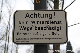 Achtung! kein Winterdienst  Wege beschädigt  Betreten auf eigene Gefahr