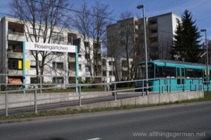 A train at the Rosengärtchen stop in Oberursel