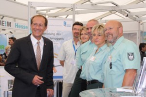 Minister Wintermeyer visiting the Hauptzollamt Giessen stand at the Hessentag in Oberursel