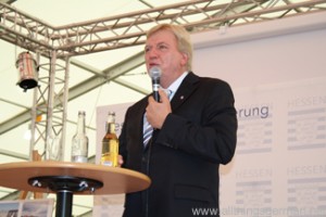 Ministerpräsident Volker Bouffier answering questions at the Hessentag in Oberursel