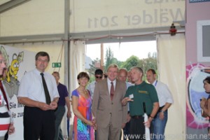 Volker Bouffier enters the tropical tent at the Hessentag in Oberursel
