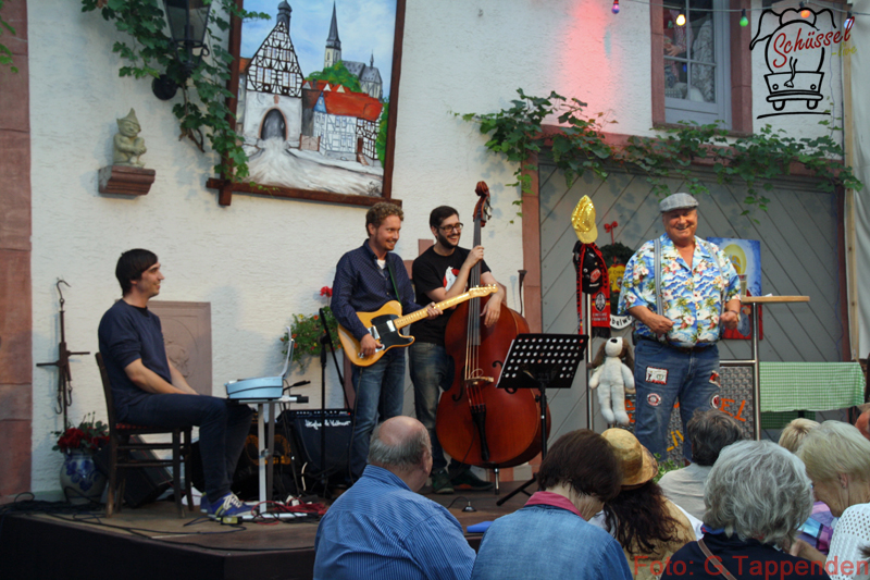 Schüssel and the Band