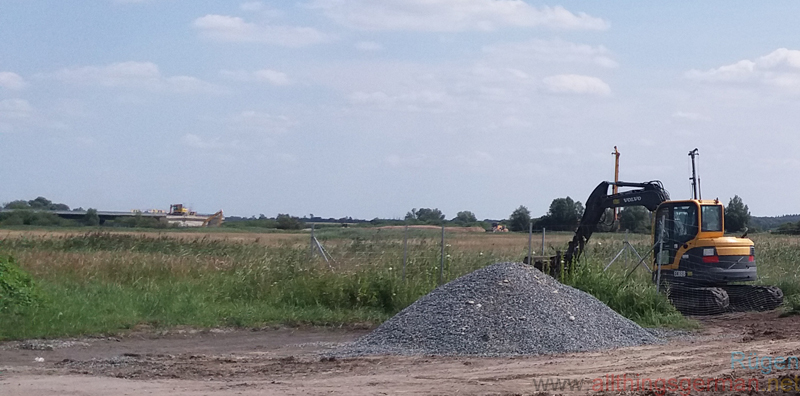 A hole in the A20 at Tribsees (Foto: S.Tappenden)