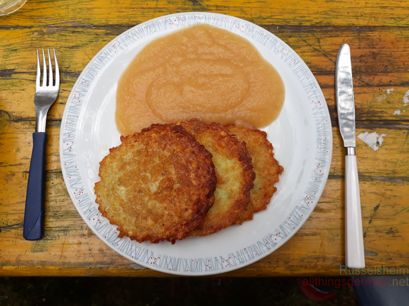 Kartoffelpuffer mit Apfelmus