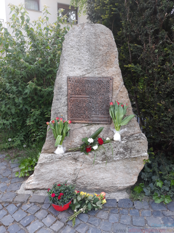 Gedenkstein am Rathausplatz, 8th May 2020