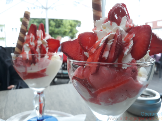 Erdbeerbecher at the Epinay Eiscafé in Oberursel