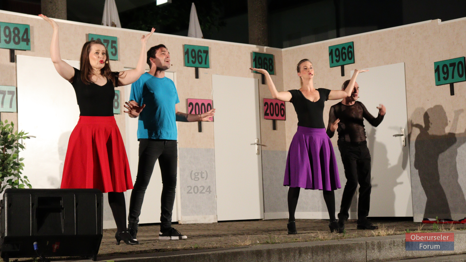 Petra Oho, Christian Kerkhoff, Susanne Anders and Klaus Heindl performing "Making Your Mind Up"