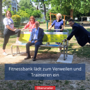 Fitnessbank lädt zum Verweilen und Trainieren ein