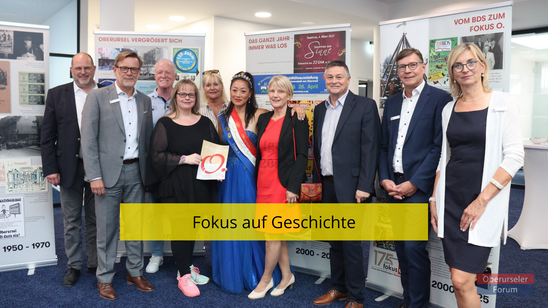 Auf dem Foto zu sehen sind (v.l.n.r.): Erster Kreisbeigeordneter Thorsten Schorr, Thomas Häuser, Michael Reuter, Katharina Rhode, Martina Käfer, Brunnenkönigin Tanja I., Claudia Kaczinski, Reiner Herrmann, Dieter Otto, Annett Griese.