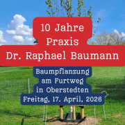Praxis Dr. Raphael Baumann – Baumpflanzung am Spielplatz zum 10. Praxisjubiläum