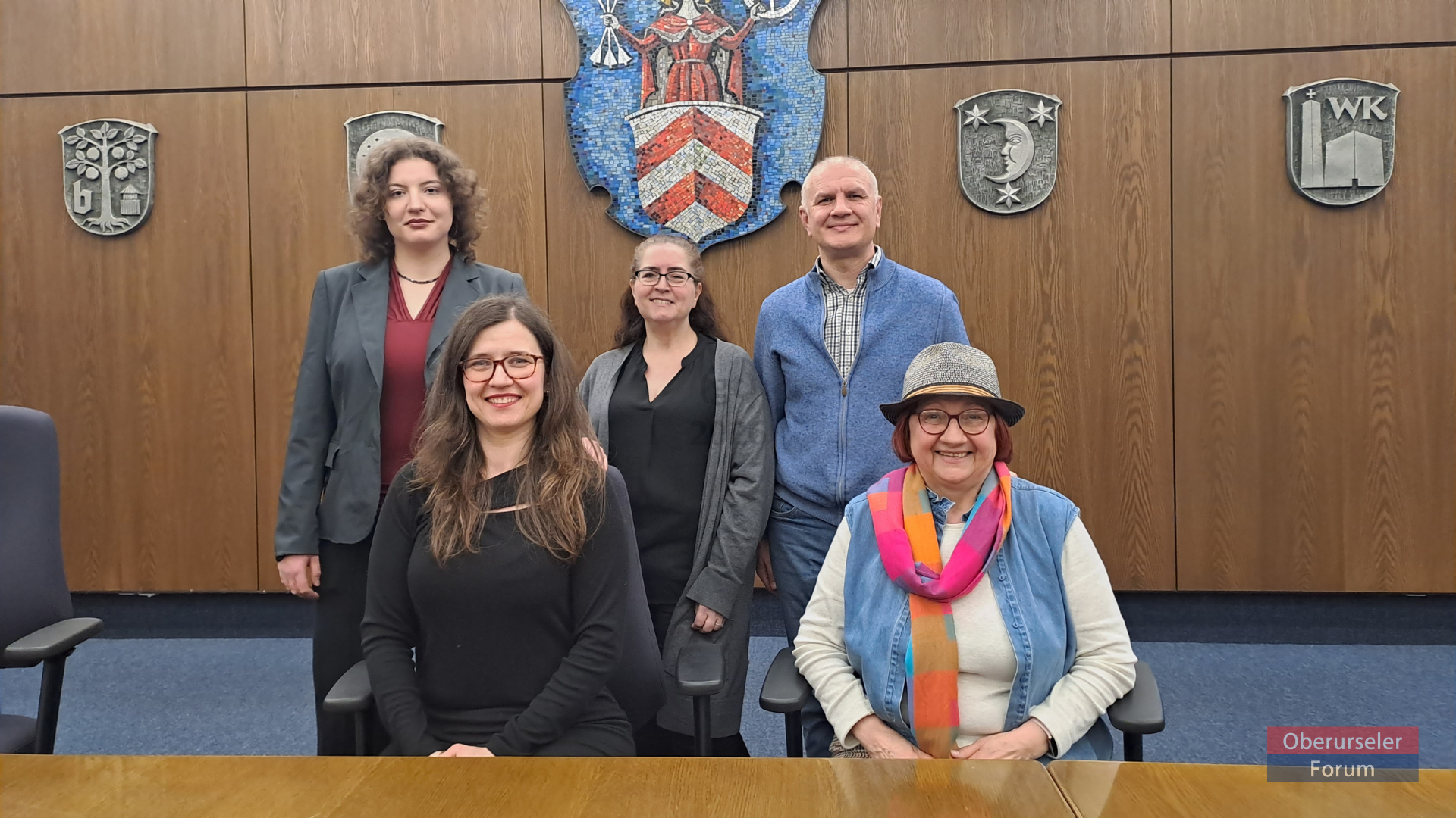 Der Ausländerbeirat am 13. April 2026
Auf dem Foto sind Mitglieder des neuen Ausländerbeirats: (v.l.n.r.) Diana-Kateryna Redko, Natalia Bind, Meral Özçelikal, Denys Babenko, Ljucija Zenker. Nicht abgebildet: Dr. Franz Zenker, Puya Nasseri.