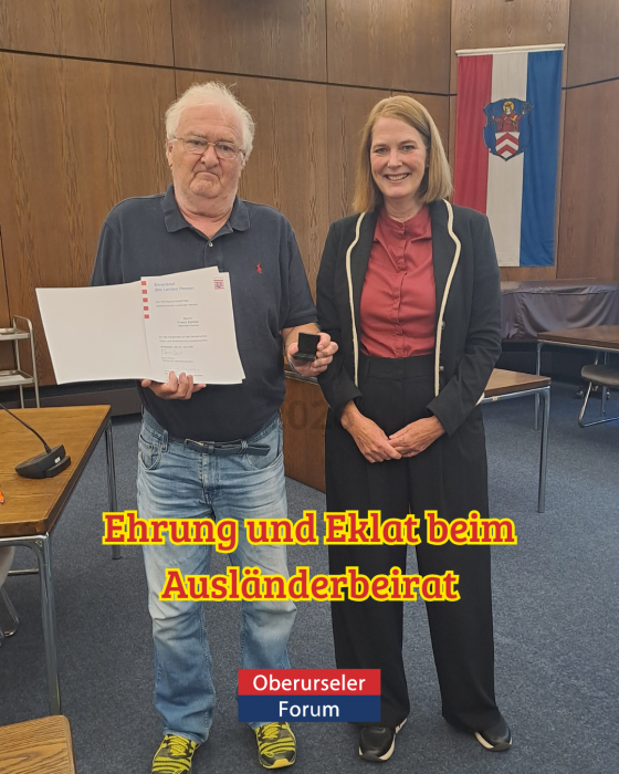 Bürgermeisterin Antje Runge überreichte Dr. Franz Zenker den Ehrenbrief des Landes Hessen.