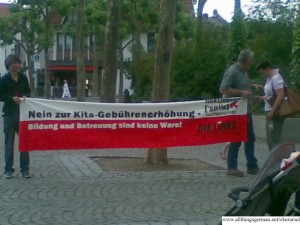 Protests on the Rathausplatz before the town council meeting