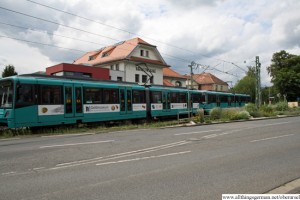 A double-unit U3 train crossing the road in Bommersheim