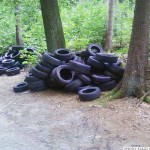 Tyres that have been dumped illegally in the Käsbachtal (Photo: Stadt Oberursel)