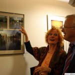 Angela Behrs and Hans-Georg Brum looking at Oh, wie schön ist der Maasgrundby Christa Schwermann