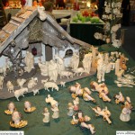 A crib from Holzschnitzerei Zimmermann (www.holzschnitzerei-zimmermann.de)