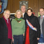 Opening the craft fair: Mayor Hans-Georg Brum with Christine Schütt-Nikolai, Fountainmaster Harry, Fountain Queen Vanessa I., Treasurer Thorsten Schorr