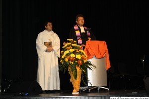 Daniele Dere (catholic) and Roland Gehlen (evangelical) blessing the new buildings