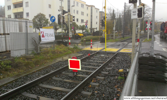 The temporary end of the U3 line during works on the level crossing