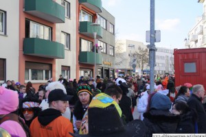Crowds at the Epinay-Platz before the procession