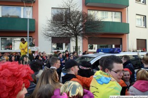 The police start the procession and clear the route across the Epinay-Platz