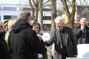 Manfred Kopp presenting Stefan Kuhn with a Mountain Lodge plate