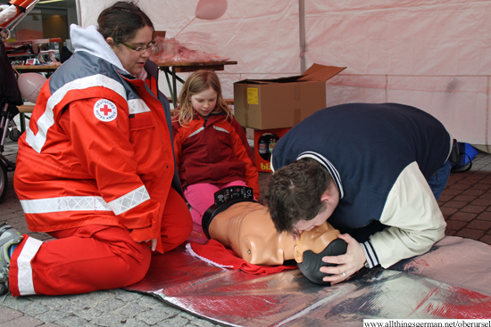 First Aid practise in the pedestrian precinct