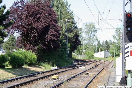 The refuge siding (right) and the U-Bahn running lines The refuge siding (right) and the U-Bahn running lines