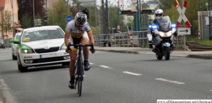 The leading cyclist in the Junioren race passes Camp King
