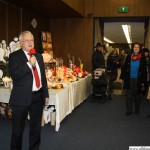 Mayor Hans-Georg Brum opening the handicraft market in the town hall