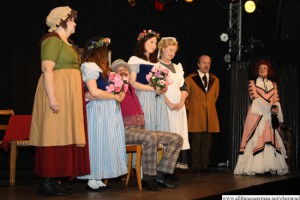 Baron von Trutz-Zellin (3rd from left, Beppo Bachfischer) is pleased to see such a reception committee (from left to right) Margit Altheim, Mehtap Burnaz, Jana Palmberg, Barbara Semeras, Roland Schramm, Anna Altheim