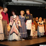 Will there be a happy end after all? On stage from left to right: Kathrin Henrich, Beppo Bachfischer, Anna Altheim, Stephanie Sänger, Martin Krebs, Roland Schramm, Mehtap Burnaz, Barbara Semeras, Margit Altheim, Rainer Böhrig
