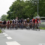 The U23 group passing the Station Rosengärtchen during the cycle race Rund um den Finanzplatz Eschborn-Frankfurt