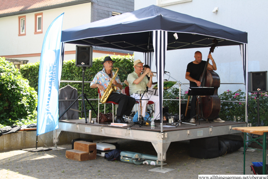 John Defferary's Uptown Swingtide in the courtyard of the Hospitalkirche