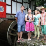 Carolyn II. with Achim Schewe (Deputy Chairman), Sabine Kunz (Secretary) and Uwe Oeckel (Chairman) at the water wheel