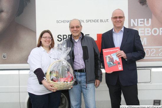 Ottmar Görge (centre) with Michaela Tappenden and Jürgen Swoboda