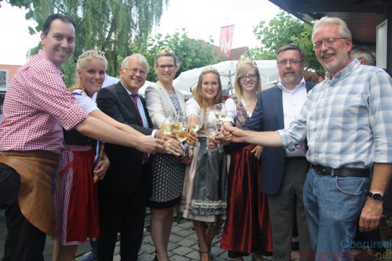 Opening the wine festival: Christian Peter, Nadine I., Hans-Georg Brum, Louisa Follrich, Sophie Egert, Tabea Klepper, Peter Seyffardt and Gerd Krämer.