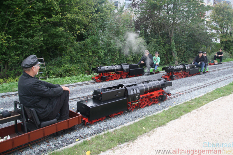 Three class 23 locomotives: 23024 on the outer track driven by Heiner Herrmann from Erftstadt, 23033 on the middle track driven by Herbert Froitzheim from Dormagen am Rhein, and 23029 on the inner members' track driven by Rainer Münch from Gevelsberg.