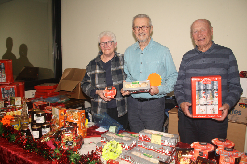 Visitors from Oberursel's twin town, Rushmoor, in the the town hall during the Christmas Market: Carol Rust, Frank Rust, Bill Barron