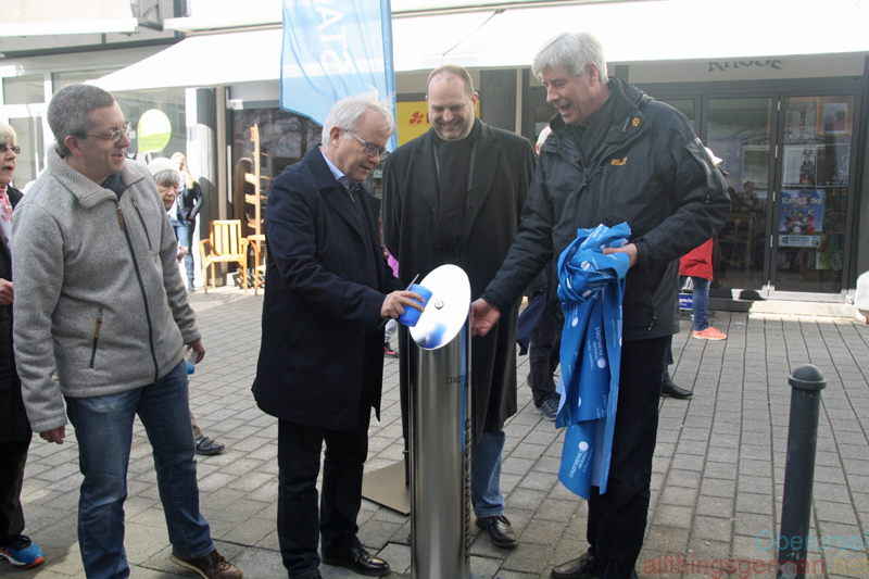 Unveiling the drinking fountain in the Kumeliusstrasse on Saturday, 24th March, 2018.