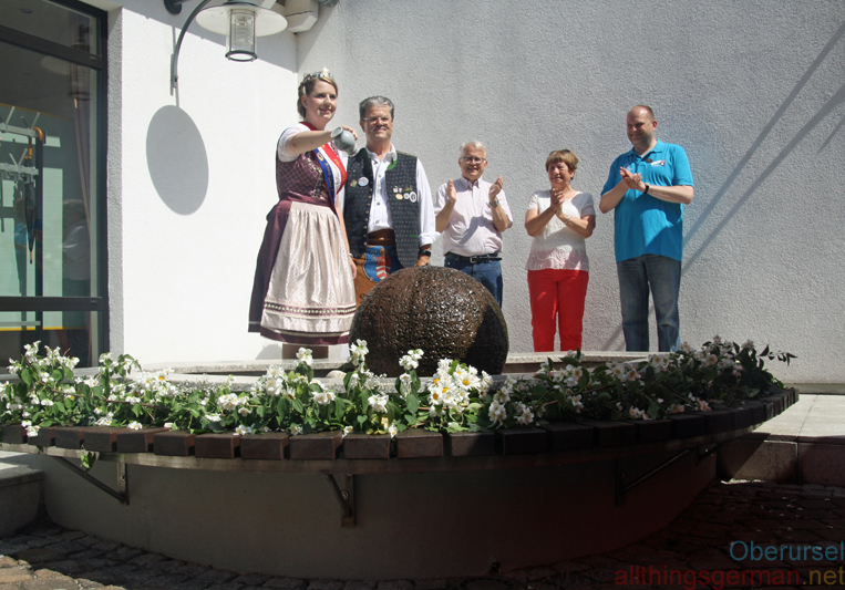 Anna-Lena I. inaugurating the St.Crutzen Fountain in Weisskirchen on Saturday, 26th May, 2018