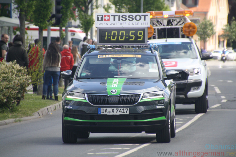 The "Elite" race passing the railway crossing at Camp King - Tuesday, 1st May, 2018 - The clock