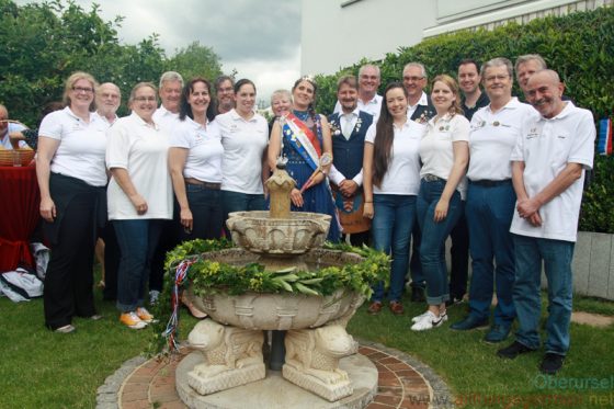 Previous Fountain Queens and their Brunnenmeister:
Claudia II., Georg, Sandra II., Uwe, Sandra I., Dr. Roland Jung, Vanessa I., Christine II., Pia I., Mathias, Harry, Annabel I., Rolf Steinhagen, Anna-Lena I., Christian, Herbert, Thomas, Rainer