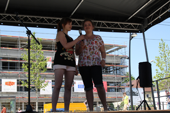 Marleen Hornung and Lea Lewalte perform My Heart Will Go On