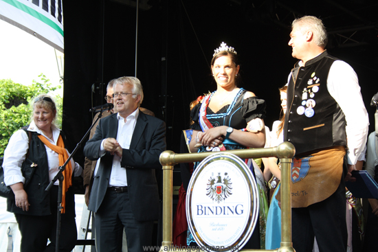 The Mayor of Oberursel - Hans-Georg Brum - welcoming guests at the official opening of the Brunnenfest (Fountain Festival)